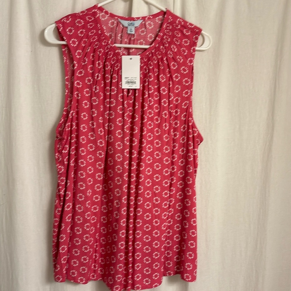 Brand new sleeveless pretty in pink top.